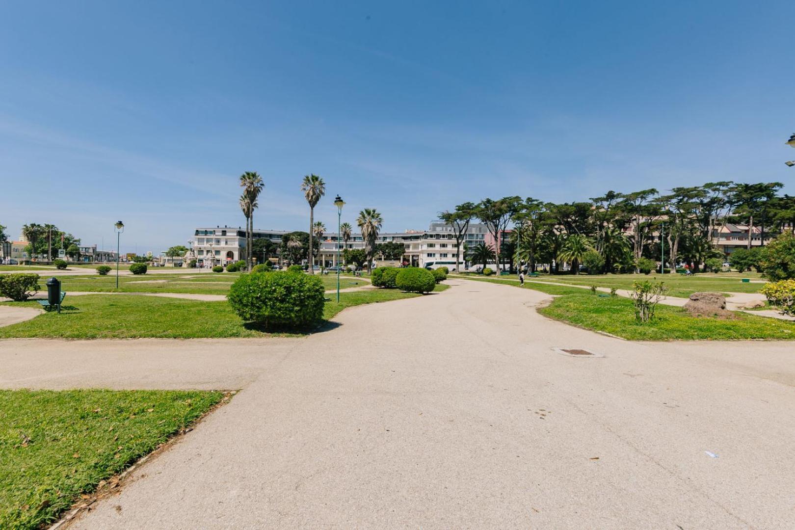 Rent4Rest Estoril Beachfront Apartments Dış mekan fotoğraf